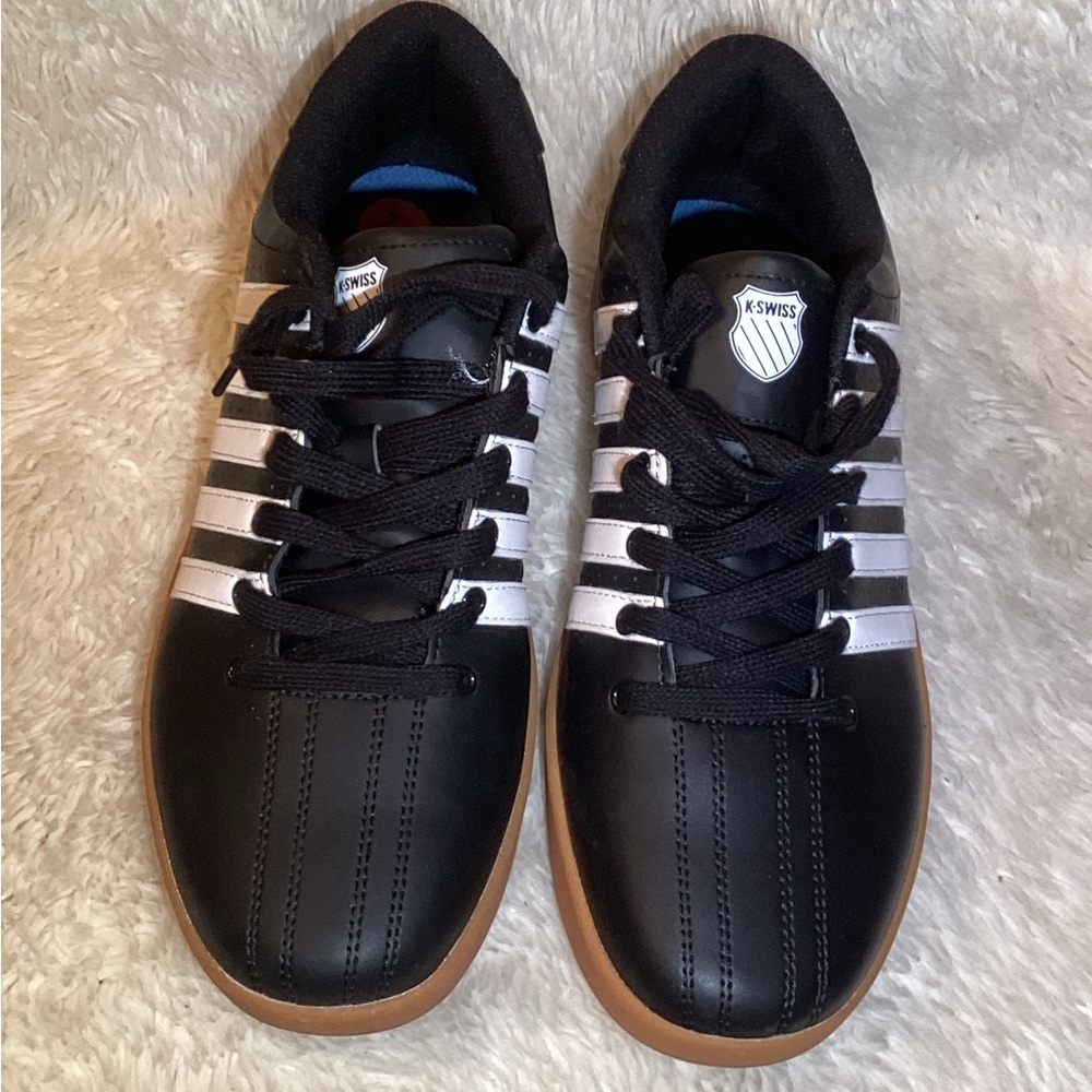 K-Swiss men’s black/white lace up sneakers size 11